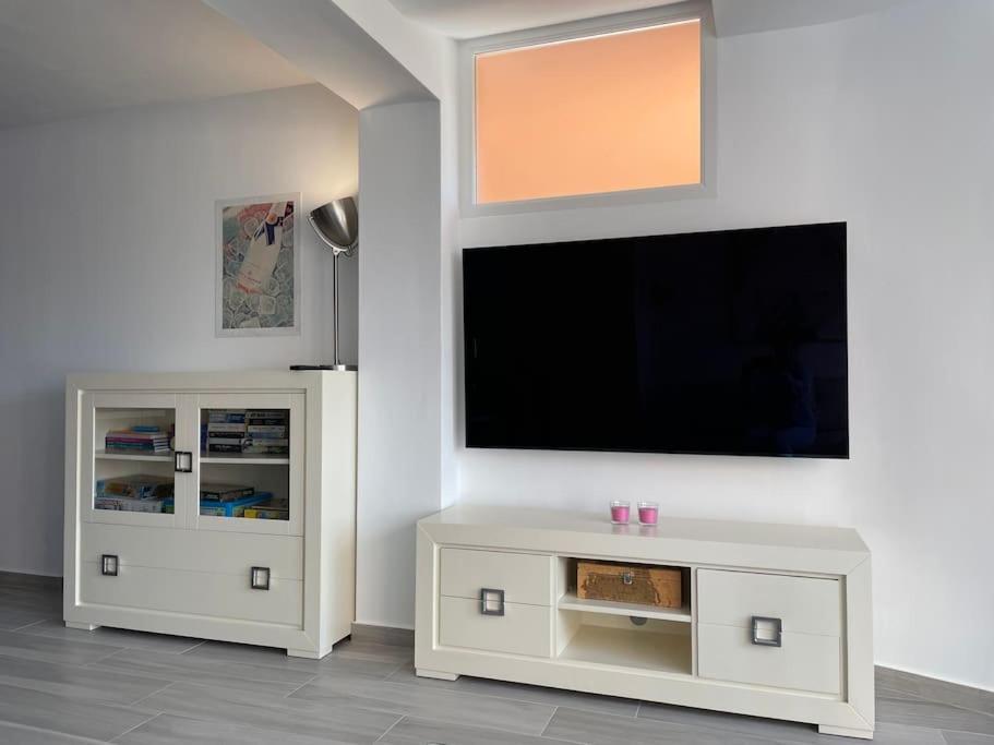 Mar Menor Golf Resort, Luxury Sleeps 6, Lake Views Мурсія Екстер'єр фото