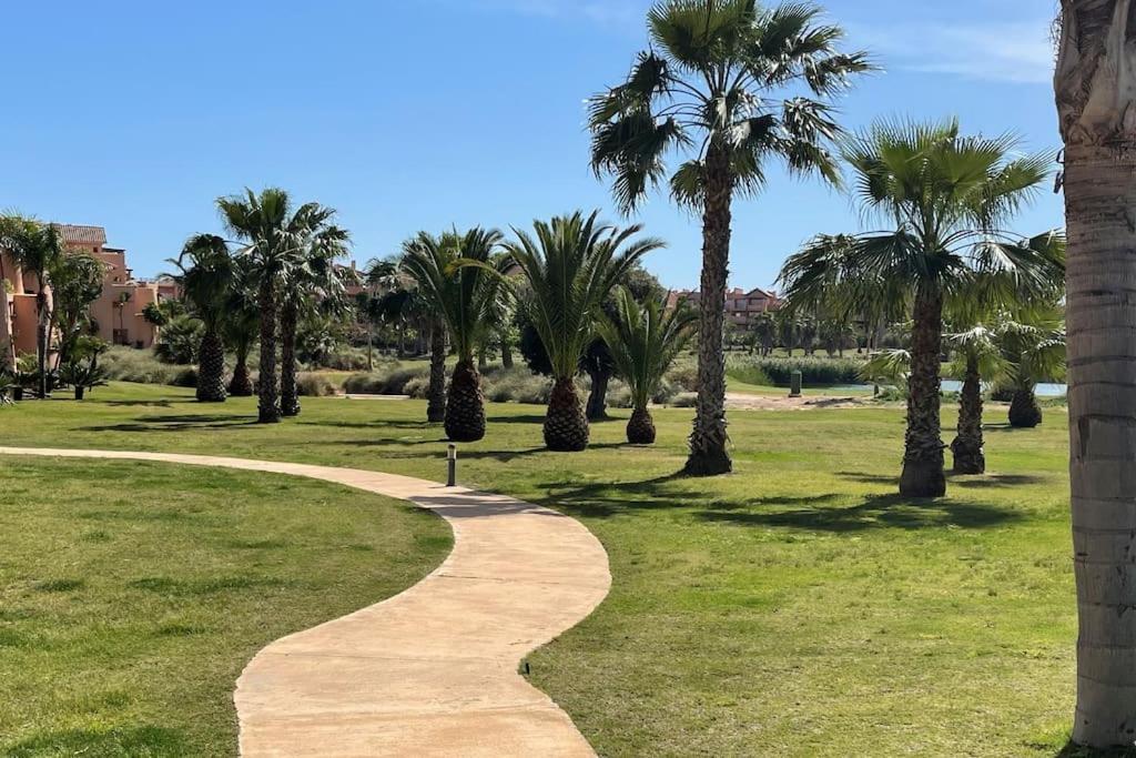 Mar Menor Golf Resort, Luxury Sleeps 6, Lake Views Мурсія Екстер'єр фото